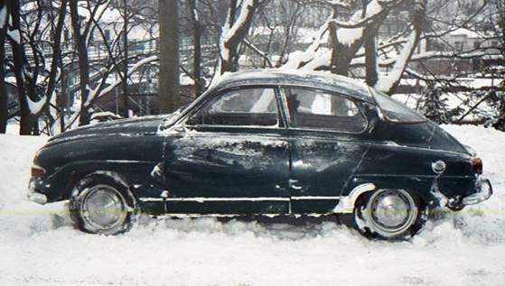 Ein Bild, das draußen, Baum, Auto, Schnee enthält.

Automatisch generierte Beschreibung