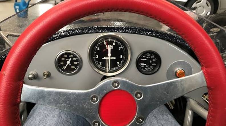 Ein Bild, das Messgert, Tachometer, Lenkrad, Transport enthlt.

Automatisch generierte Beschreibung